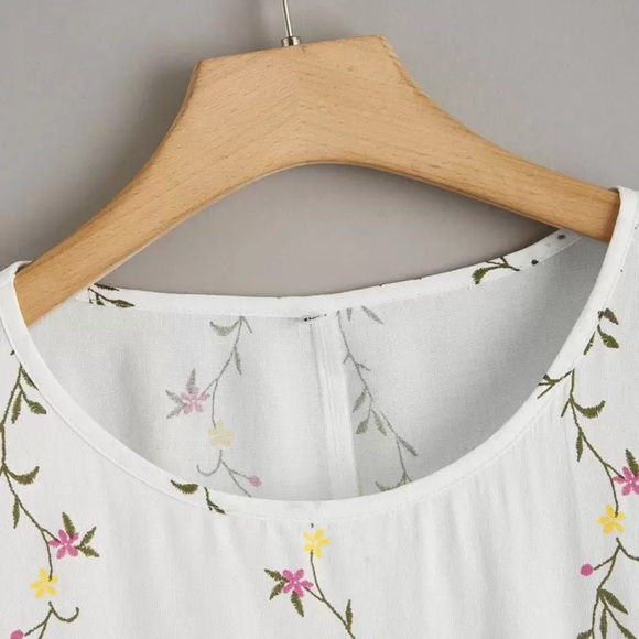 Floral Embroidered White Peplum Blouse by SHEIN Size 1X Curve - Picture 4 of 13